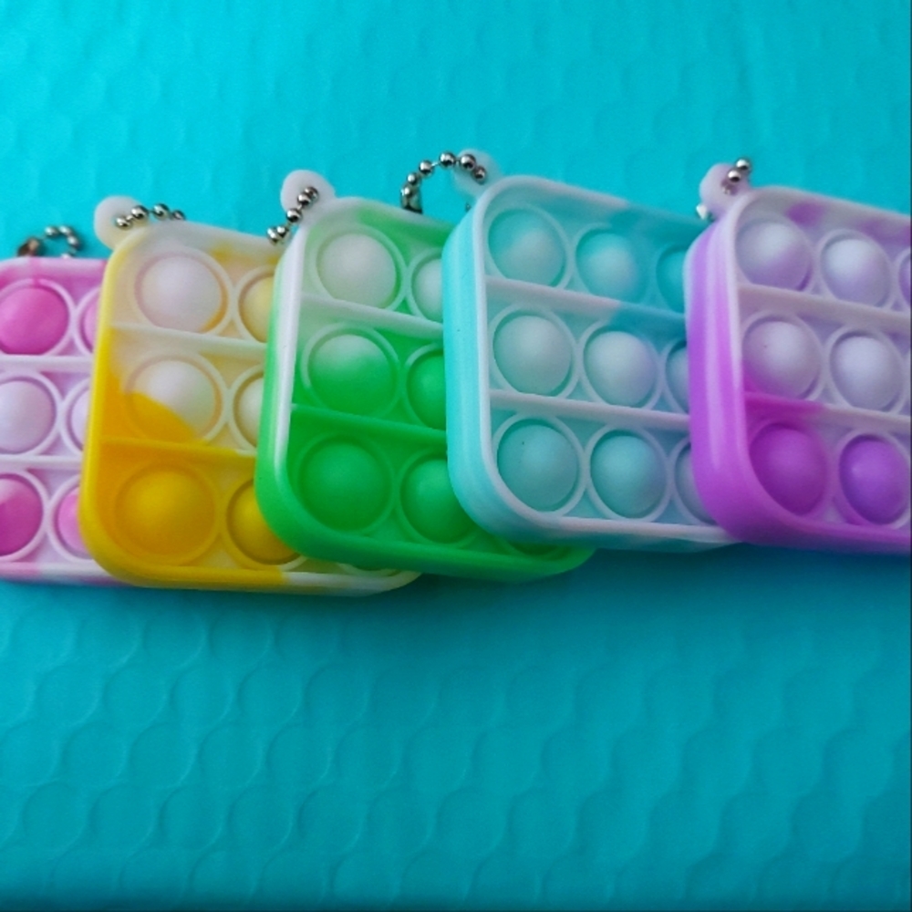 5 Pop Bubble Keychains / Backpack / Zipper / Fidgets / travel entertainm…
